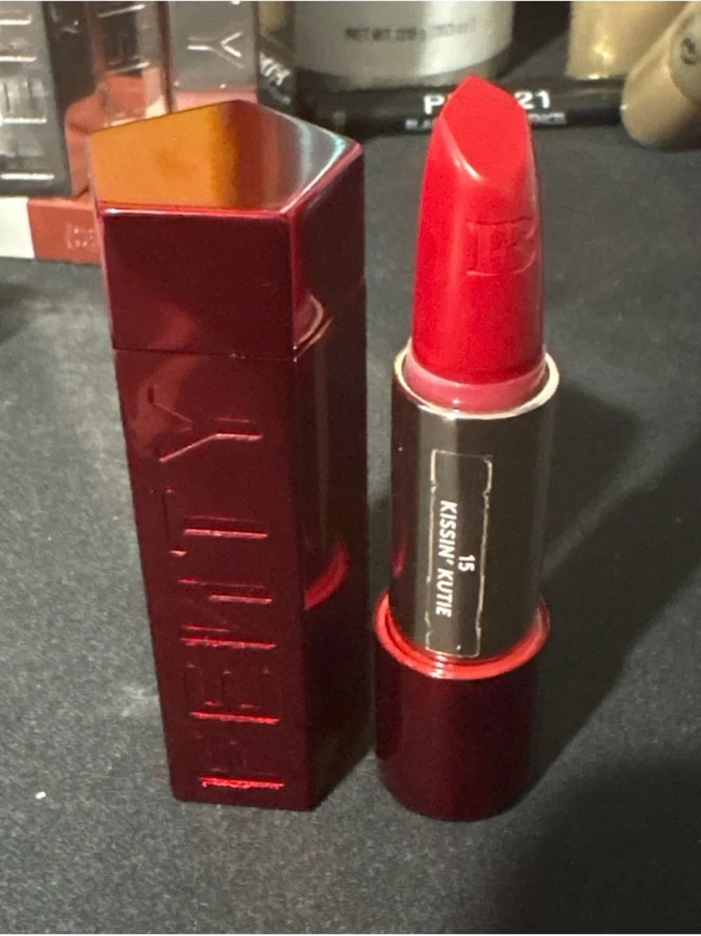 Fenty Beauty Lipstick Kissin' Kutin - Bright Red